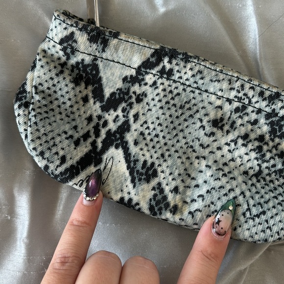 Gucci Small Makeup Bag - Picture 3 of 5